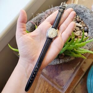Vintage Carlto Incabloc Antimagnetic 17 Jewels Womens Womans Black Leather Watch